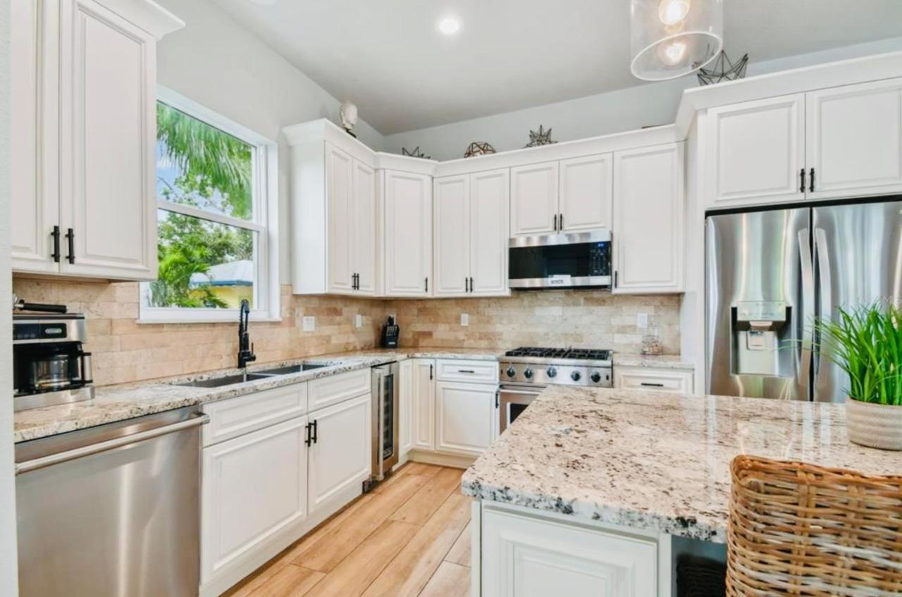 Beach-Town Pet-Friendly Downtown Home @ 10 Acre Park-629 Sarasota Luaran gambar